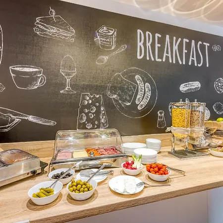 Ladavac 4* 로비니