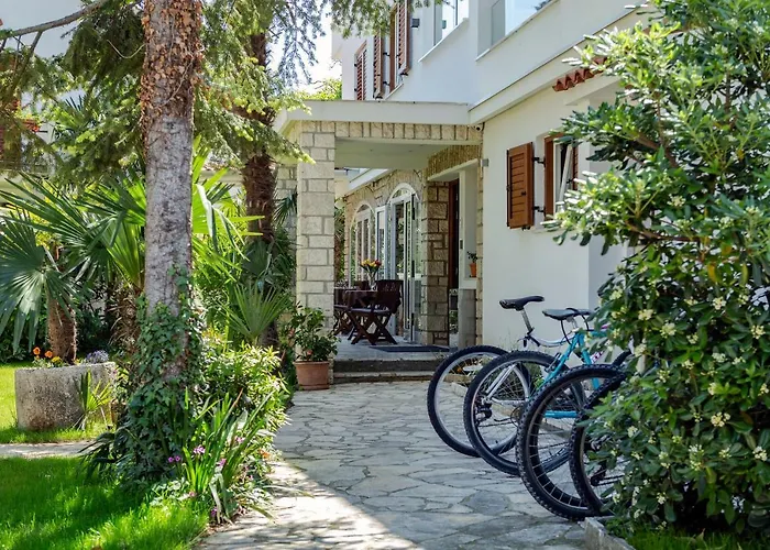 Ladavac 4*