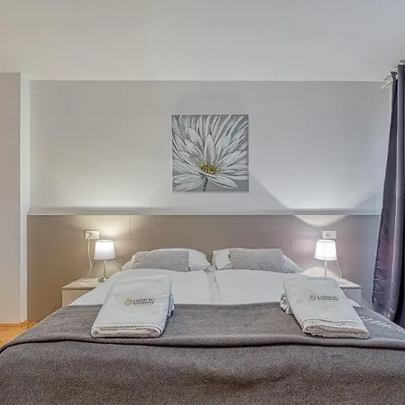 Ladavac 4*