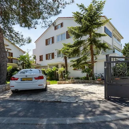 ベッド・アンド・ブレックファスト Ladavac