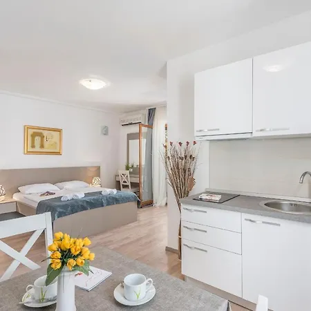 Frühstückspension Ladavac 4*