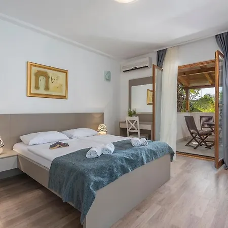 ベッド・アンド・ブレックファスト Ladavac