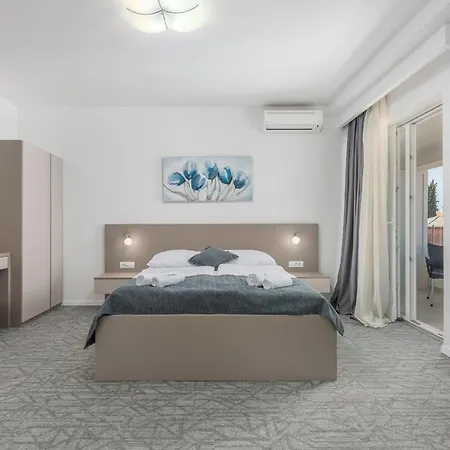 Ladavac 4* ロヴィニ