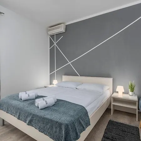 Ladavac 4*