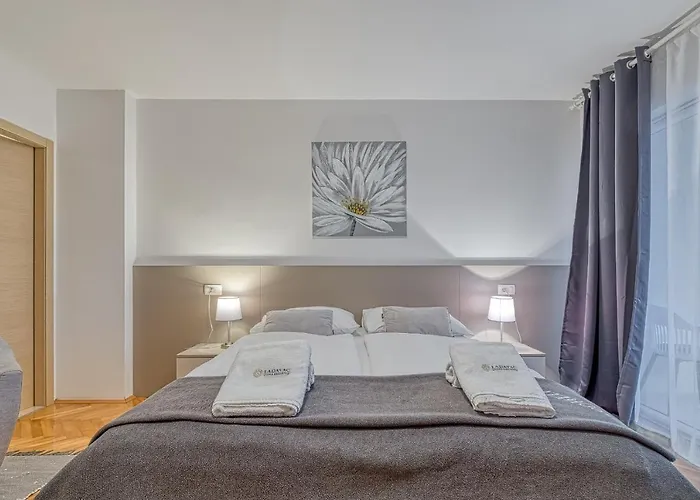Ladavac 4*