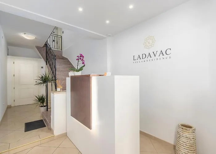 Ladavac Bed & Breakfast 4*