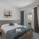 Ladavac 4*