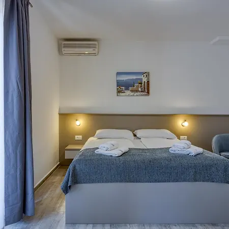 Oda ve Kahvaltı Ladavac 4*