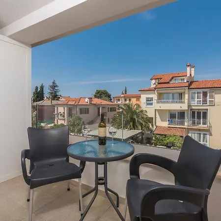 Ladavac فندق مبيت وإفطار 4*